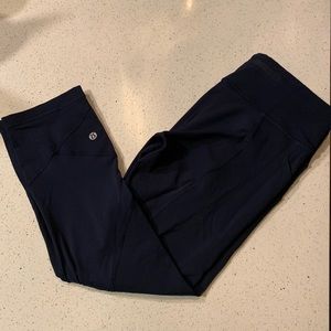 Lululemon size 8 Navy Pace Rival Crop